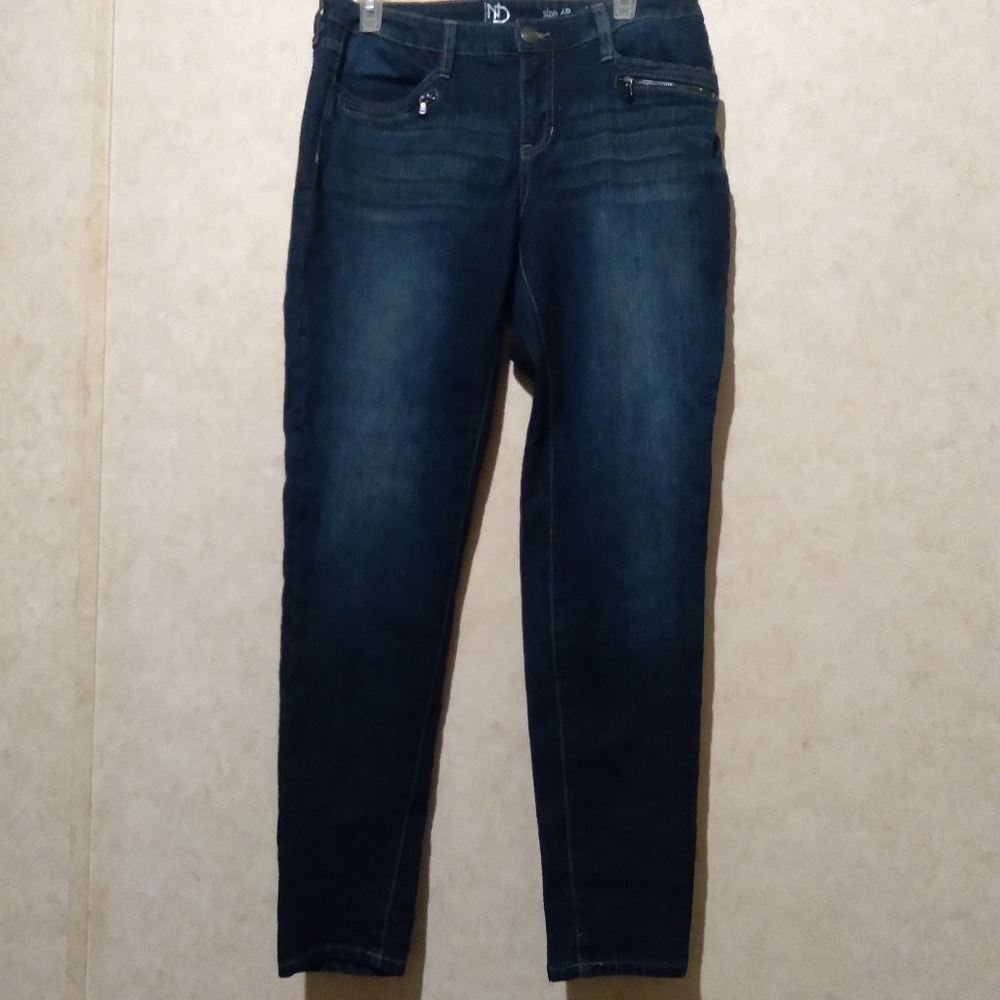 New DIRECTIONS size 6R skinny blue jeans with decorative front zippers